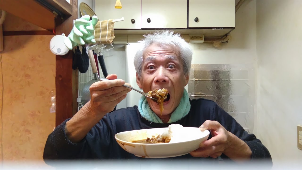 「おいぼれ食堂」のおいぼれです、６０代一人暮らし！！ぼっち飯、玉ねぎ多めに『ハヤシライス』うんめ～！！