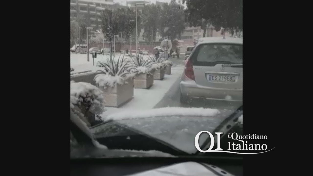 Bari, nevicata paralizza il traffico. Pesanti disagi e ponti chiusi