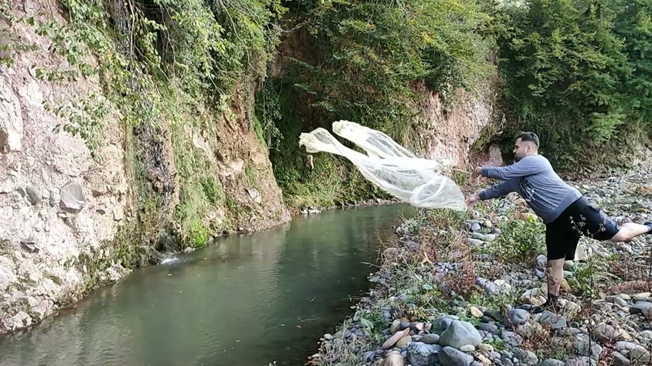 IRMAKTA SAÇMA SERPME İLE BALIK AVI FISHING IN THE RIVER