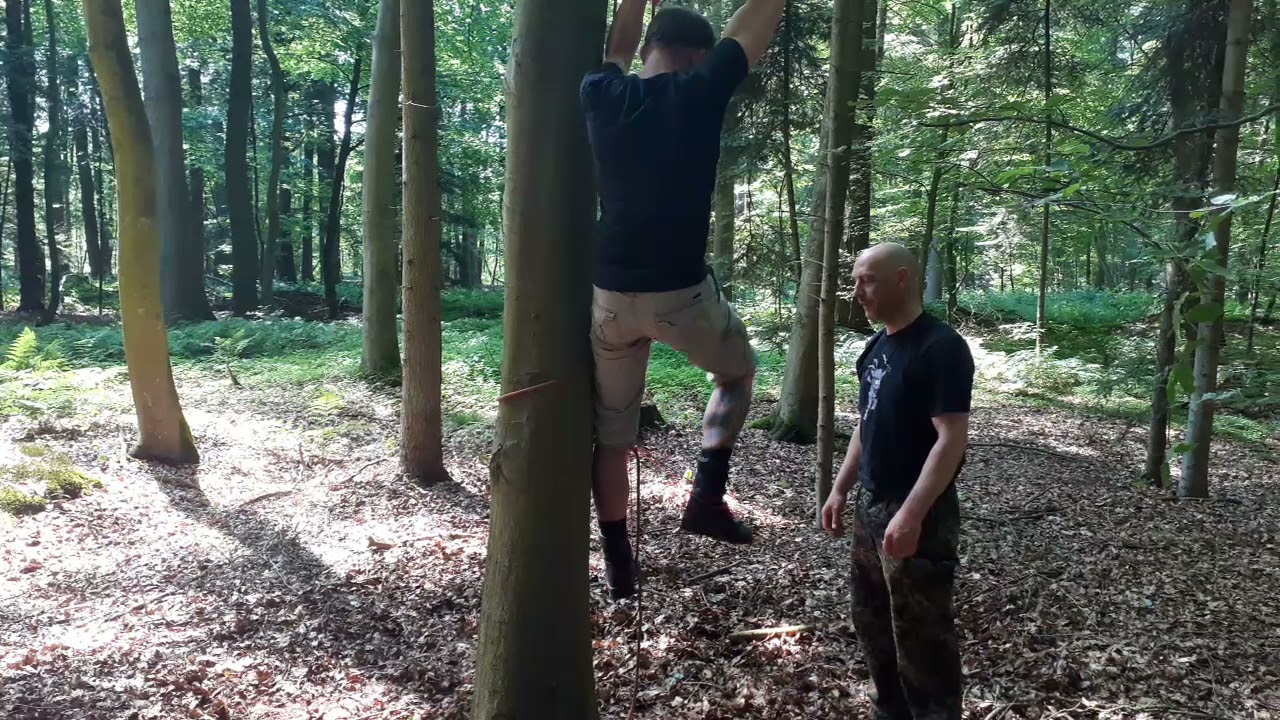 Ein Seil hoch klettern, mit Prusik-Knoten (Prusiken)