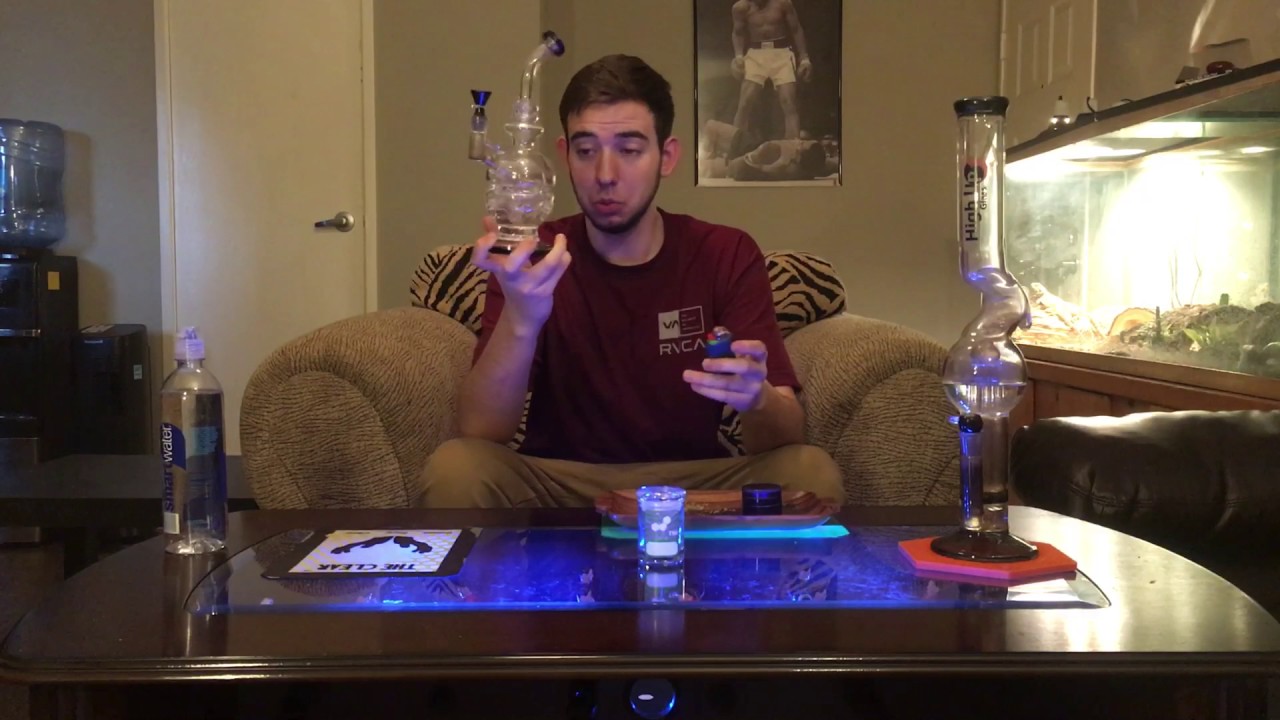 Smoking weed(sweet tooth strain)