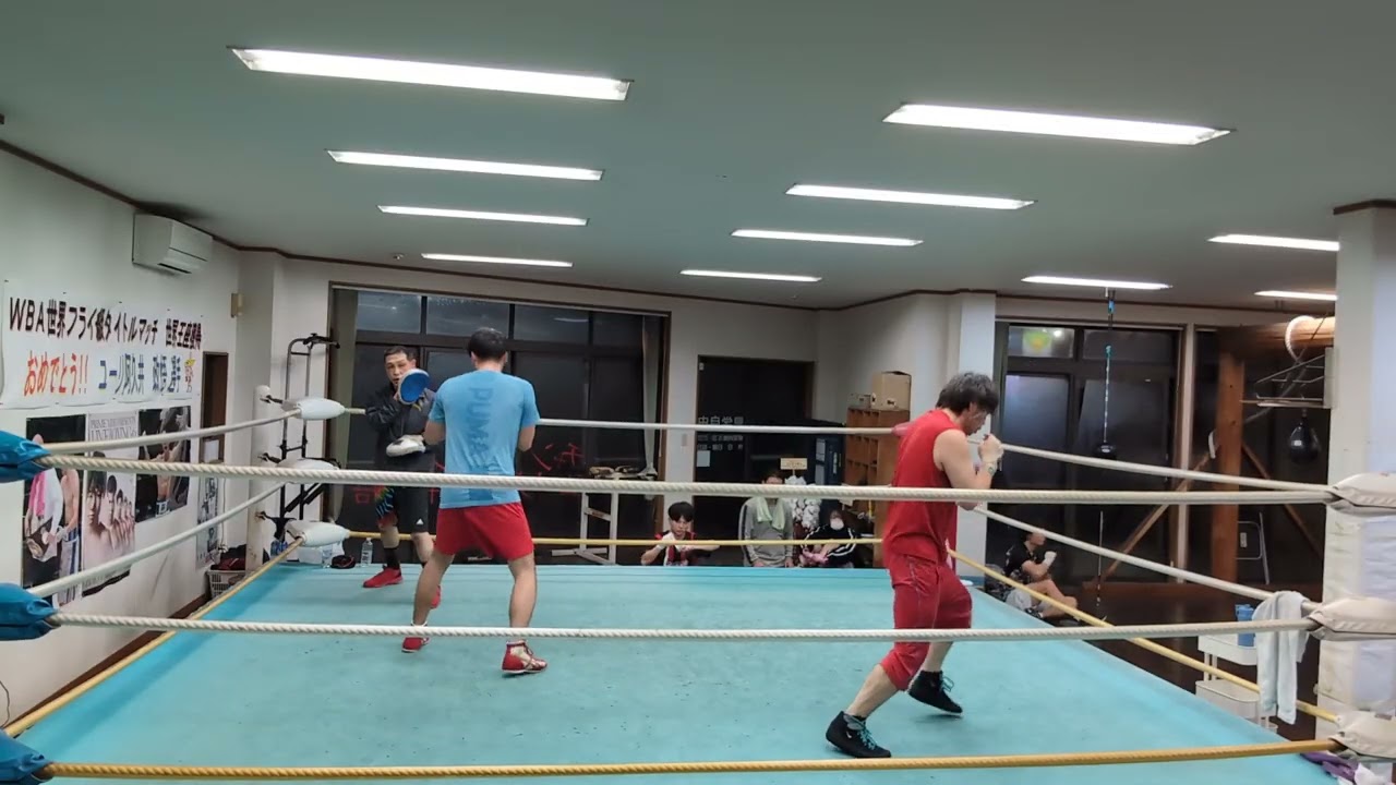 古巣のジムでミット打ち３人トレーナー業でした😊