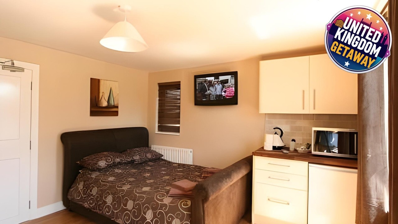 Central Studios Gloucester Road by RoomsBooked - Free Parking | United Kingdom 🛏️