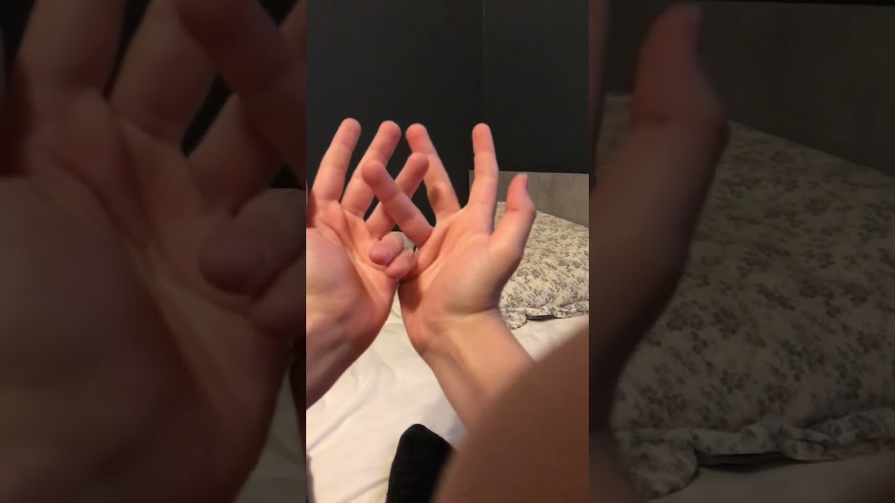 Toutorial on how to make a snake with your fingers. Can you do it?