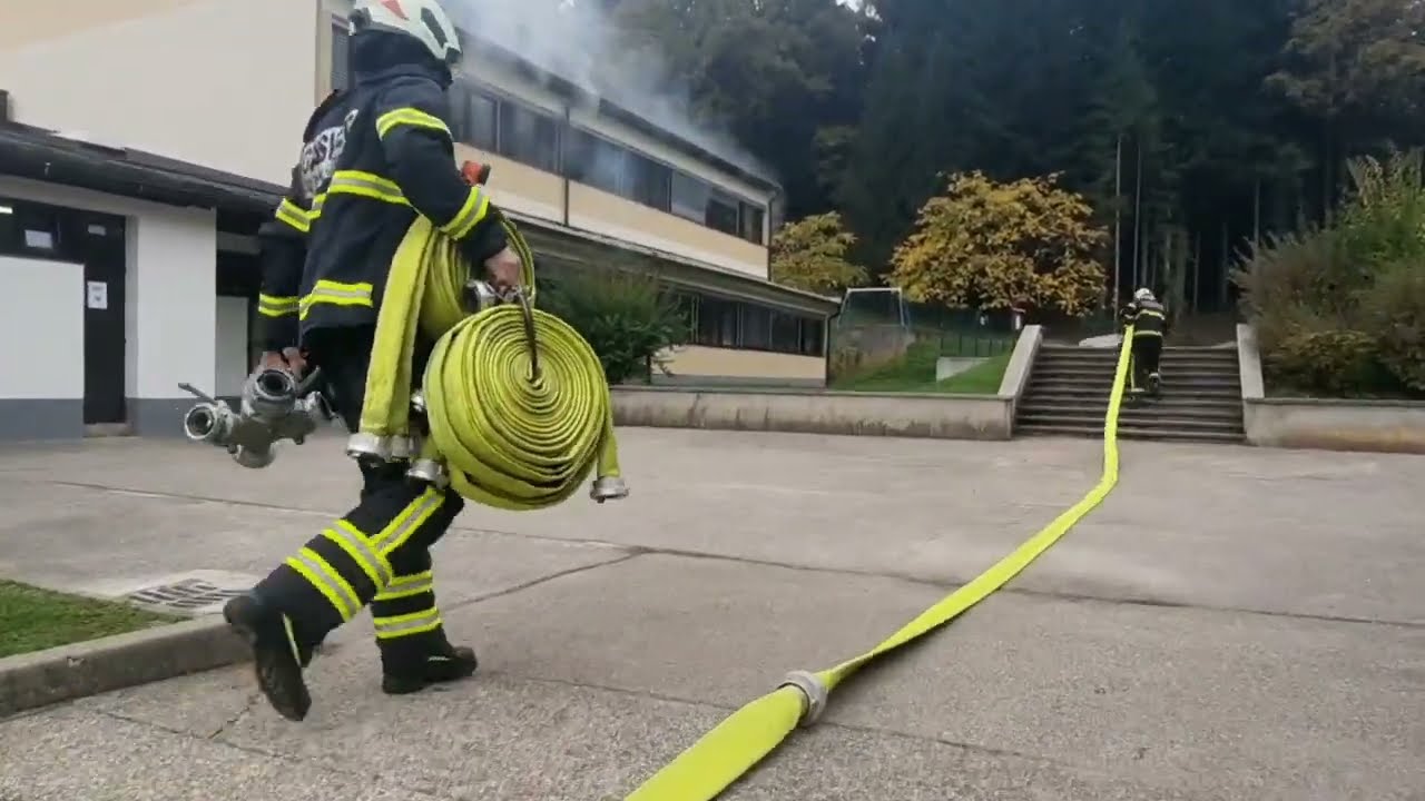 Gasilsko-reševalna vaja v Osnovni šoli Dolenjske Toplice
