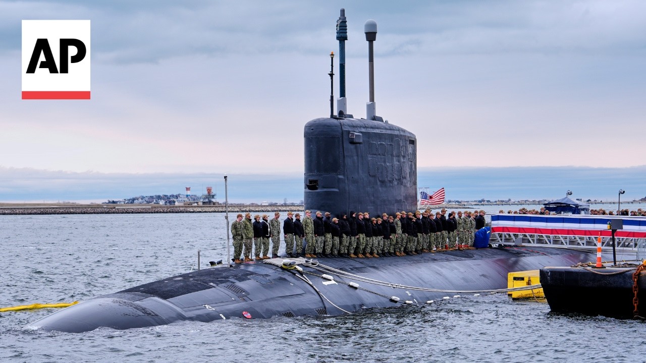 Okręt podwodny USS Massachusetts dołącza do floty marynarki wojennej podczas wojny z Iranem