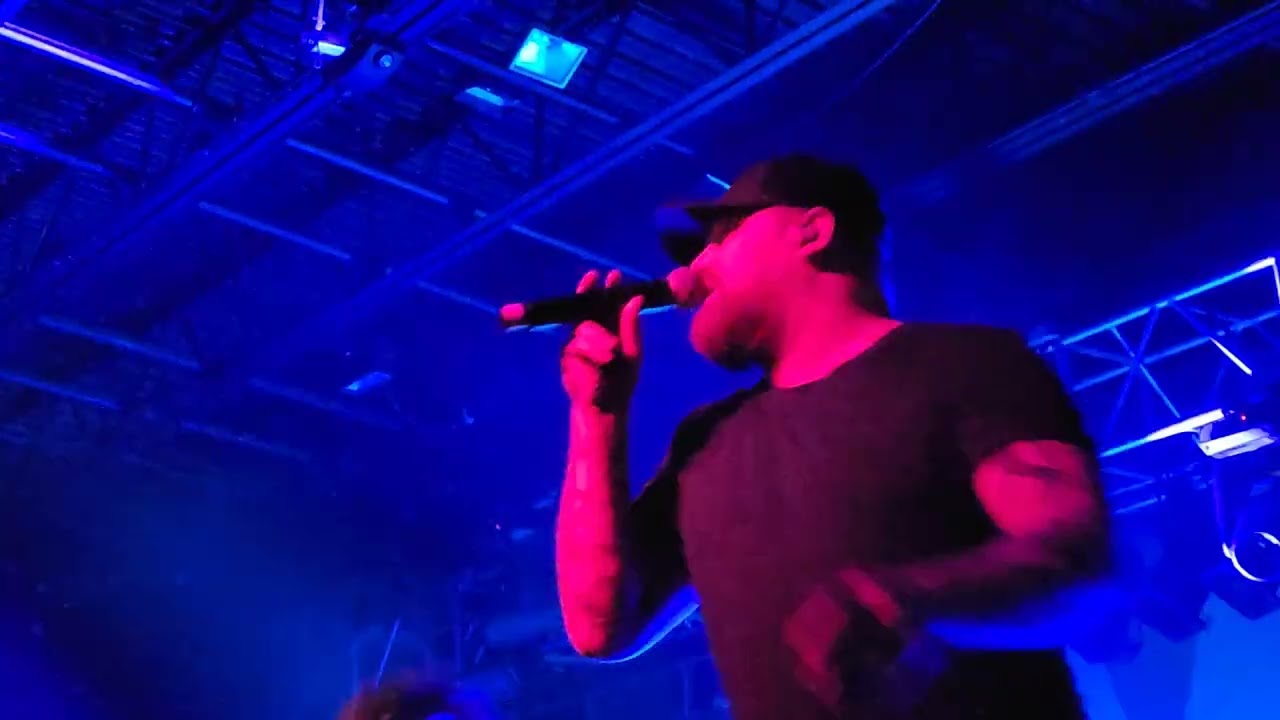 Asking Alexandria - Breathless (LIVE)