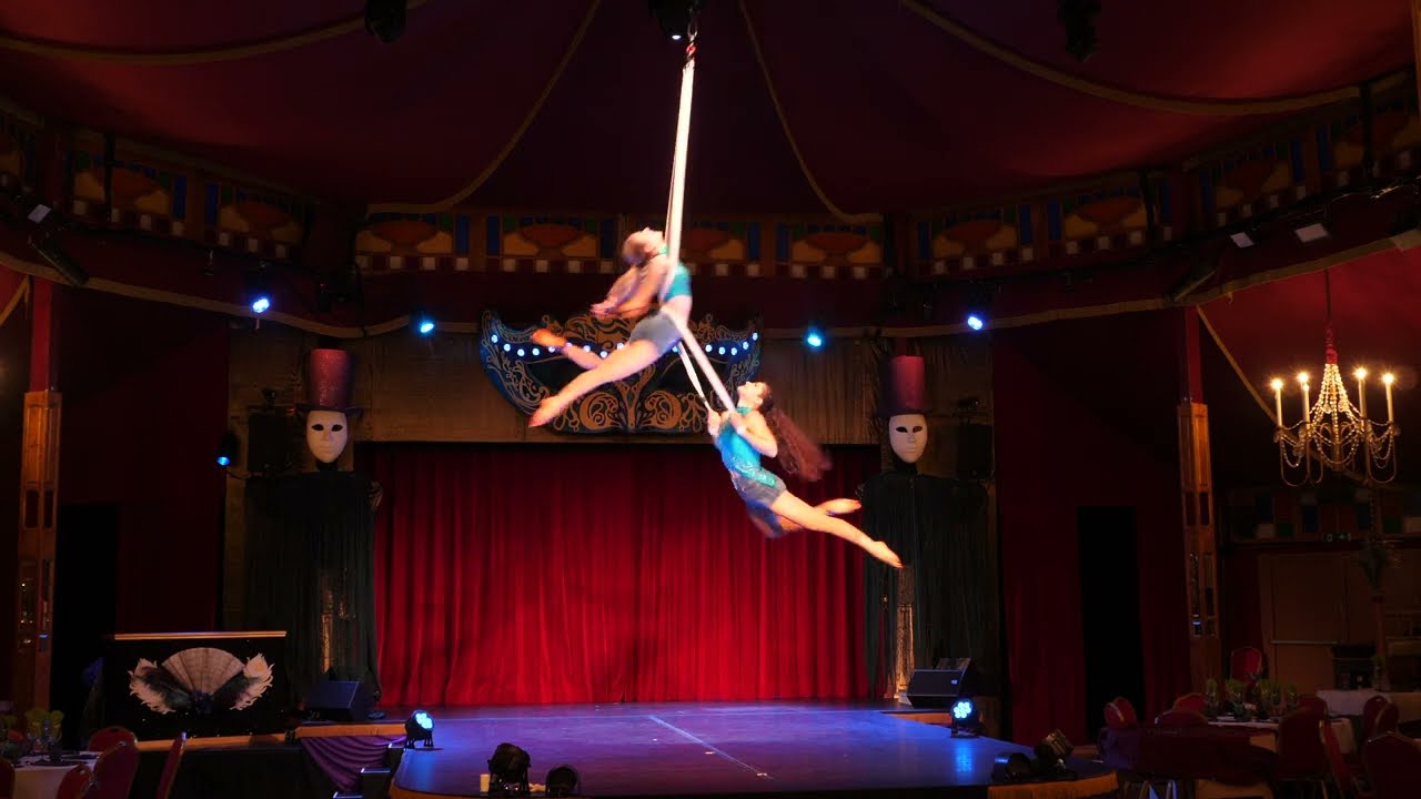 Magische Momente: Female Aerial Straps Duo Mara & Gloria