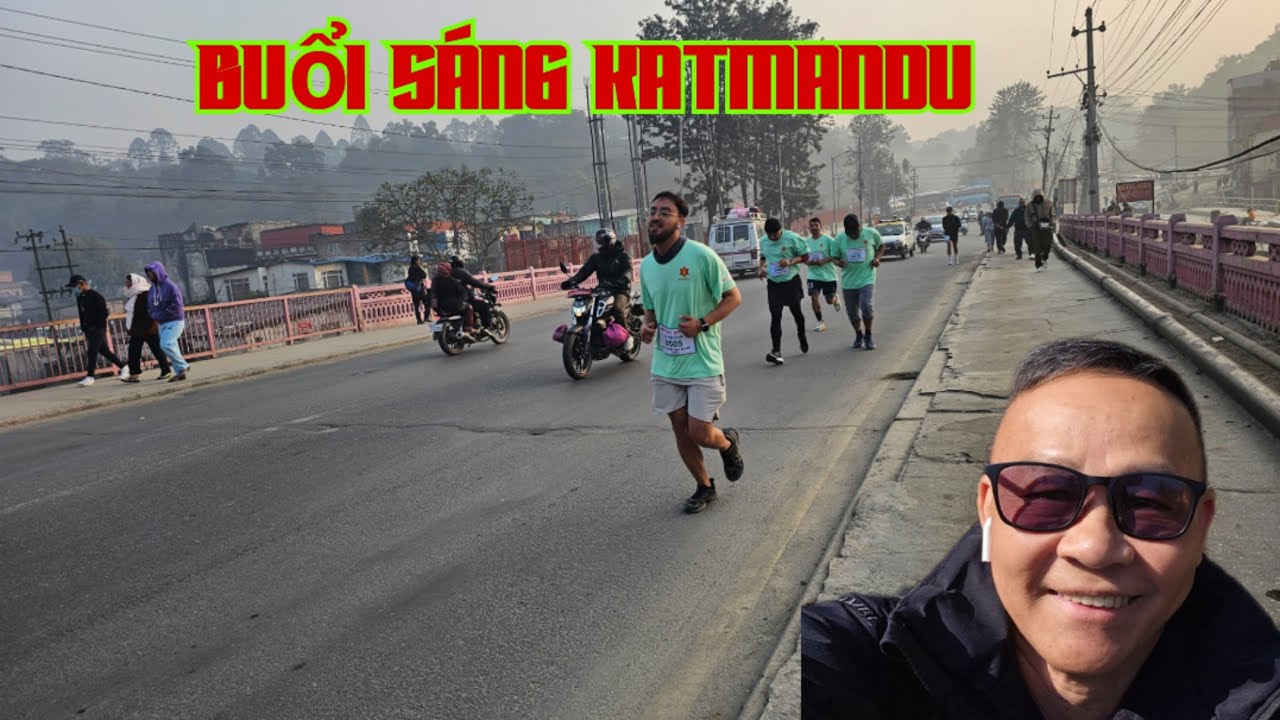 người nepal chạy thi đua và phúc Giác tham gia 