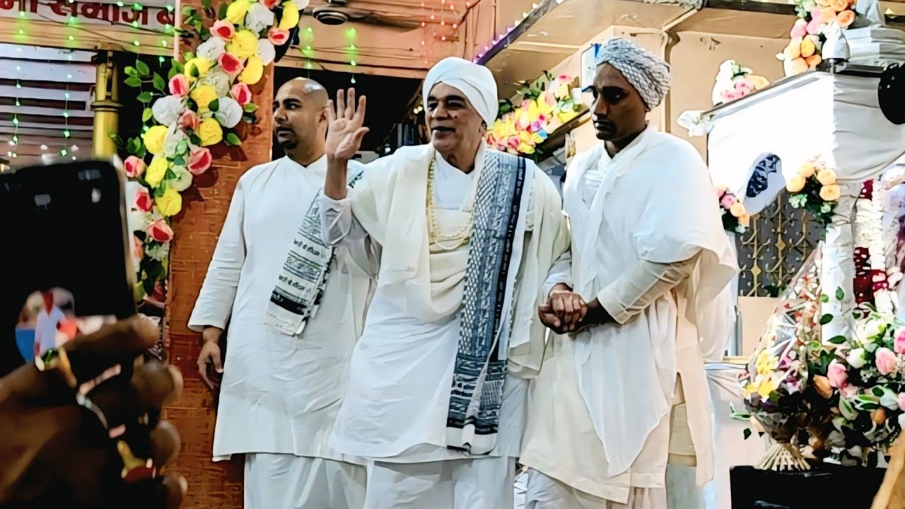 Shyama Pyari kunj bihari....