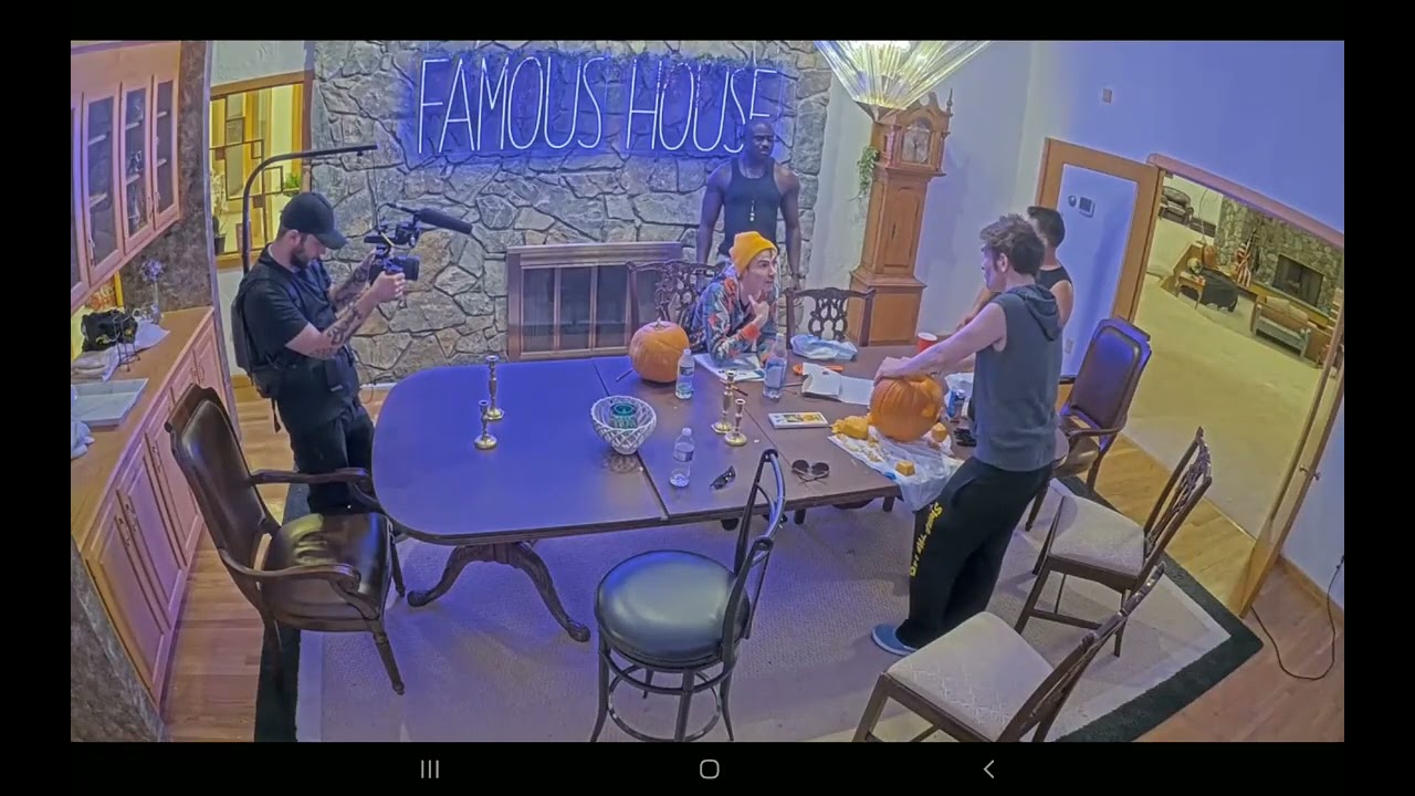 Witch better give him back his candy! FAMOUS HOUSE Fishtank S3 Stolen Candy