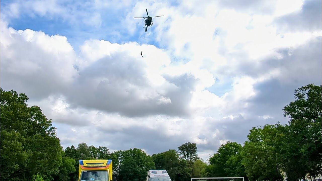 Übung an der Seilwinde aus dem Hubschrauber in Thale