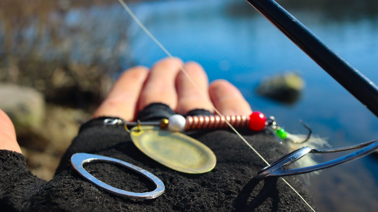 Useful device for making spinners for fishing