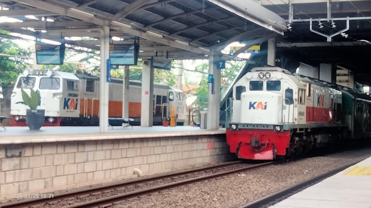 KA Parsel Utara 303 Membawa Sarana PLH KA Menoreh 177 Yang Ketemper Truck K1 0 80 06 SMC PLH Menoreh