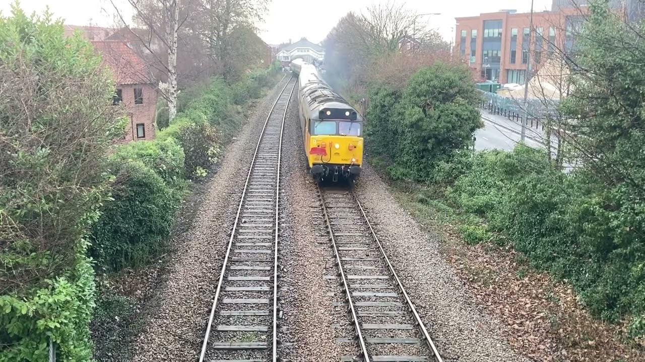 50007 “Hercules” leads 50049 out of Beverley on 5Z51 | 22.12.22