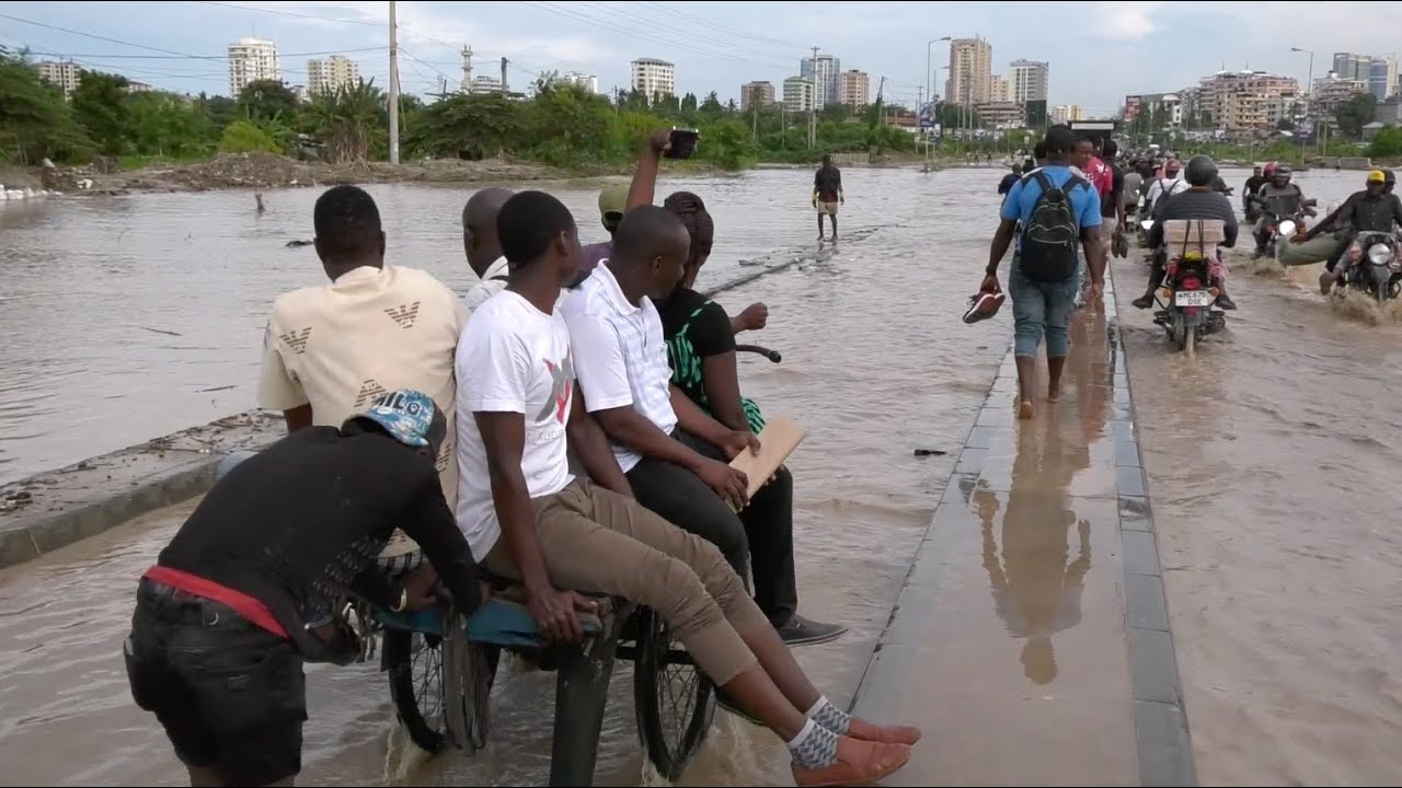 Mvua zavuruga usafiri Dar, Wananchi wabebwa hadi kwenye Guta