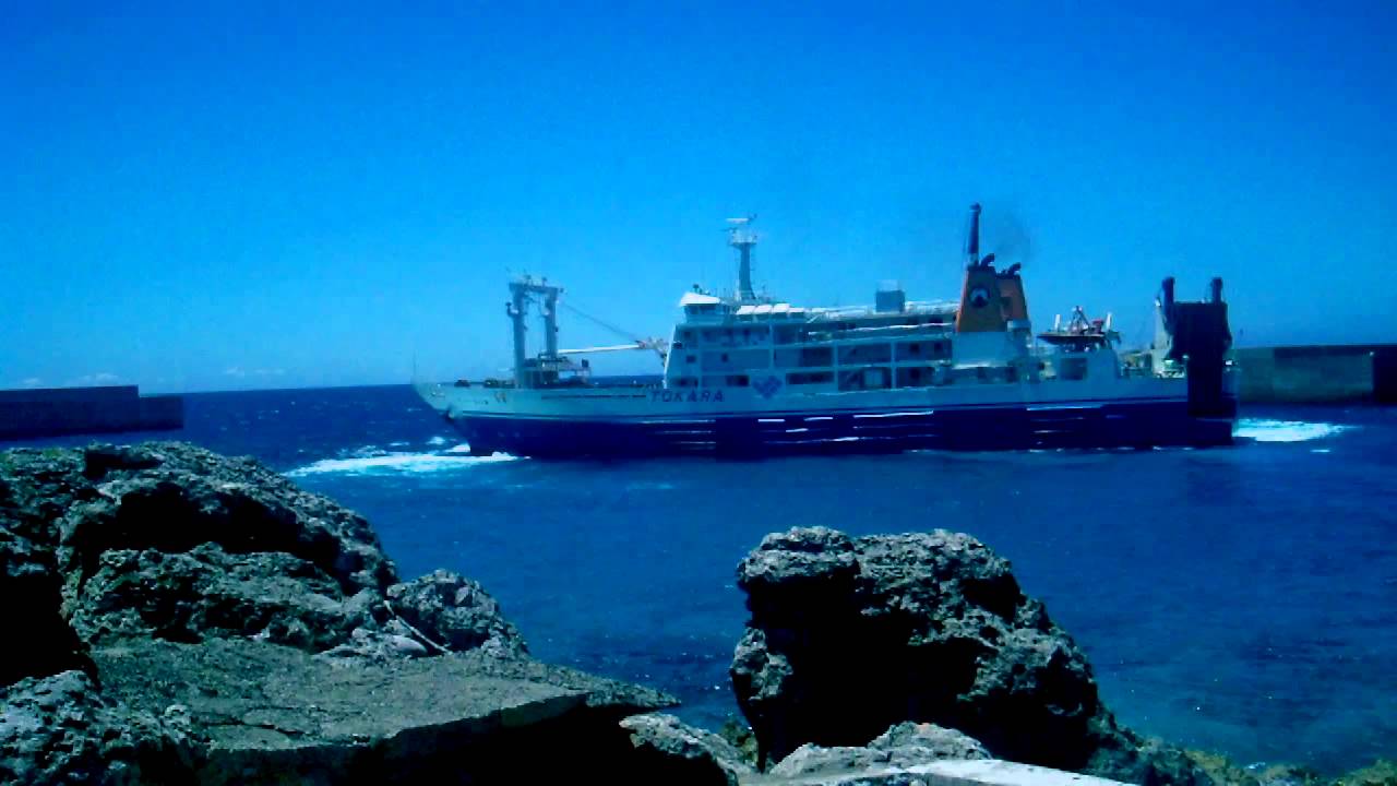 フェリーとしま小宝島出港