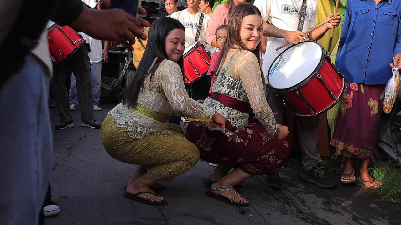 Goyang Ngesot Inaq adewl dan nanoot // Megantara
