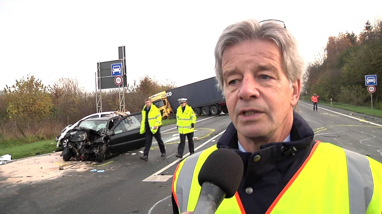 Isselburg: Linksabbieger verursacht schweren Unfall auf B67
