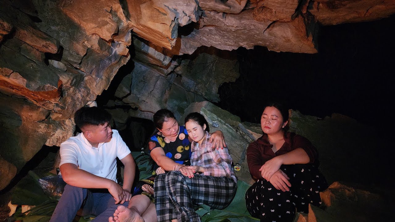 Tearful reunion: kind CEO and happy mother find single mother's place.rescue baby lost in the woods