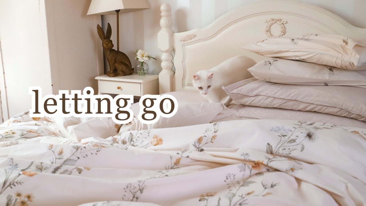 Letting Go & Organising My Cottage Bedroom | Decluttering Clothes & Style Evolution