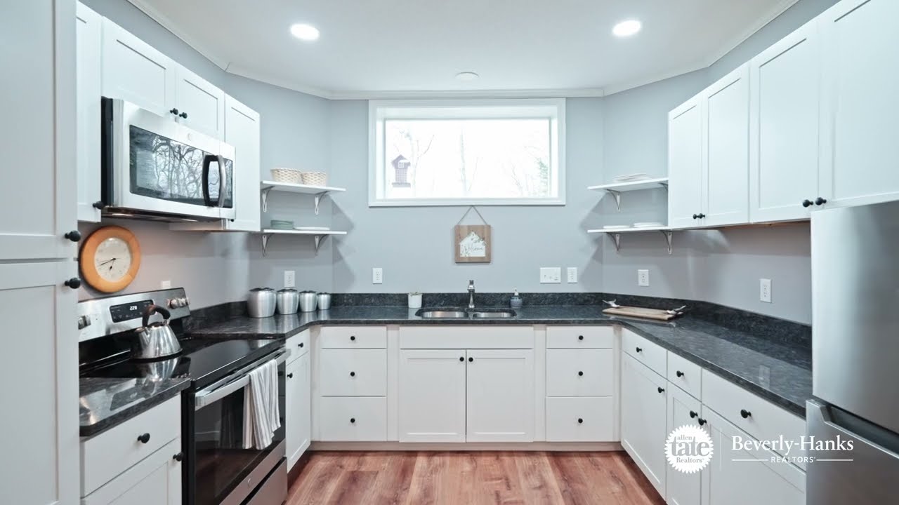 303 E Forest Place Candler, NC 28715
