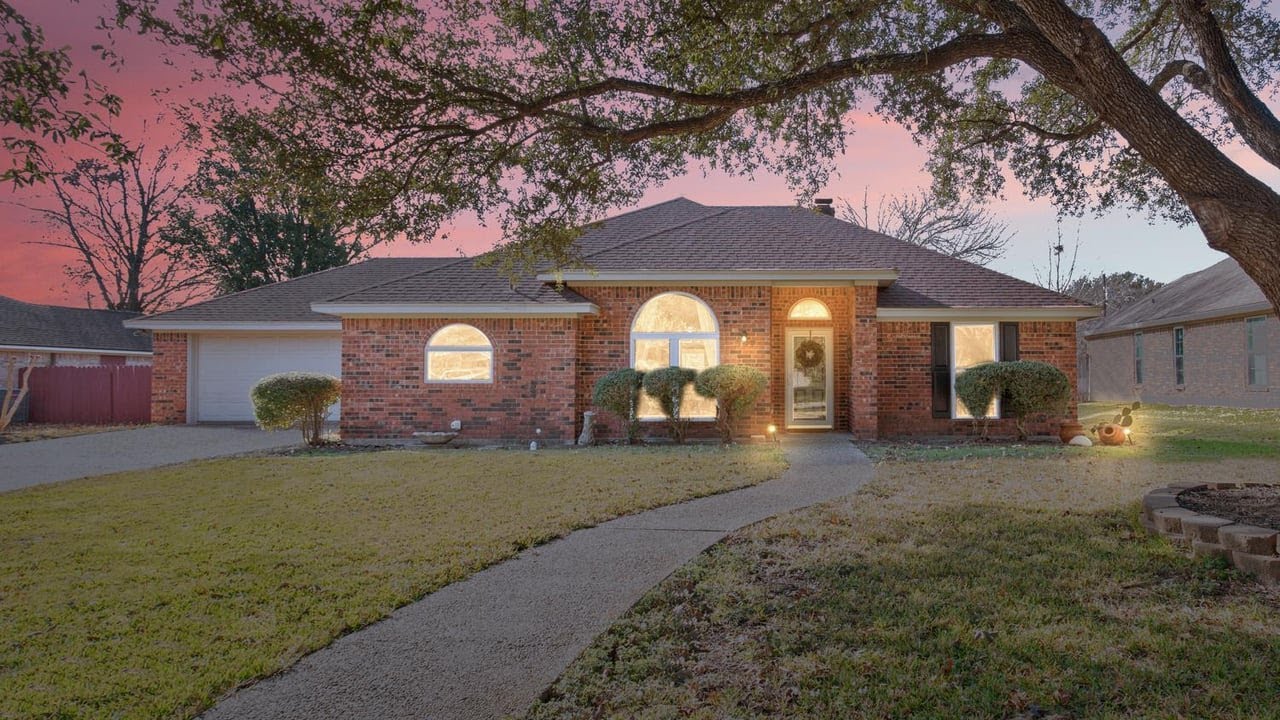 327 E Chapman Rd, Hewitt, TX