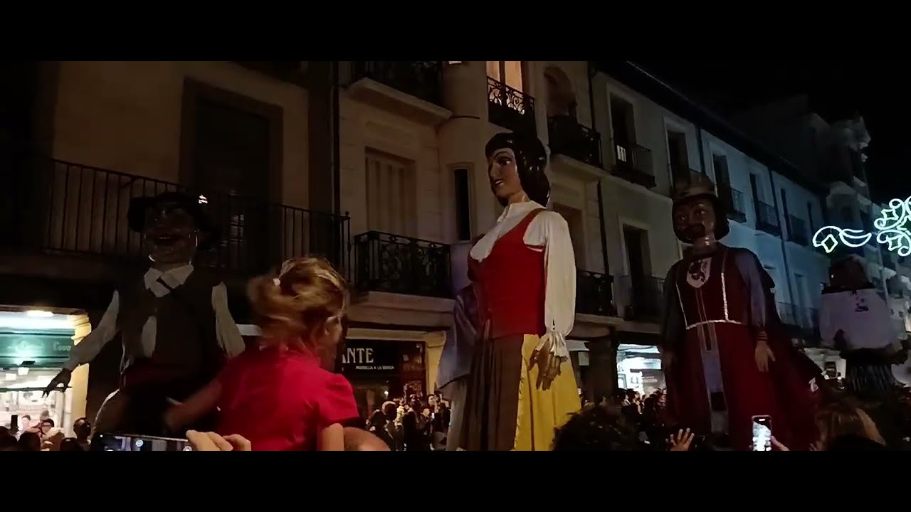 LOS 40 MIX - Gigantes y Cabezudos Alcalá de Henares en el desfile de carrozas de las Ferias 2024