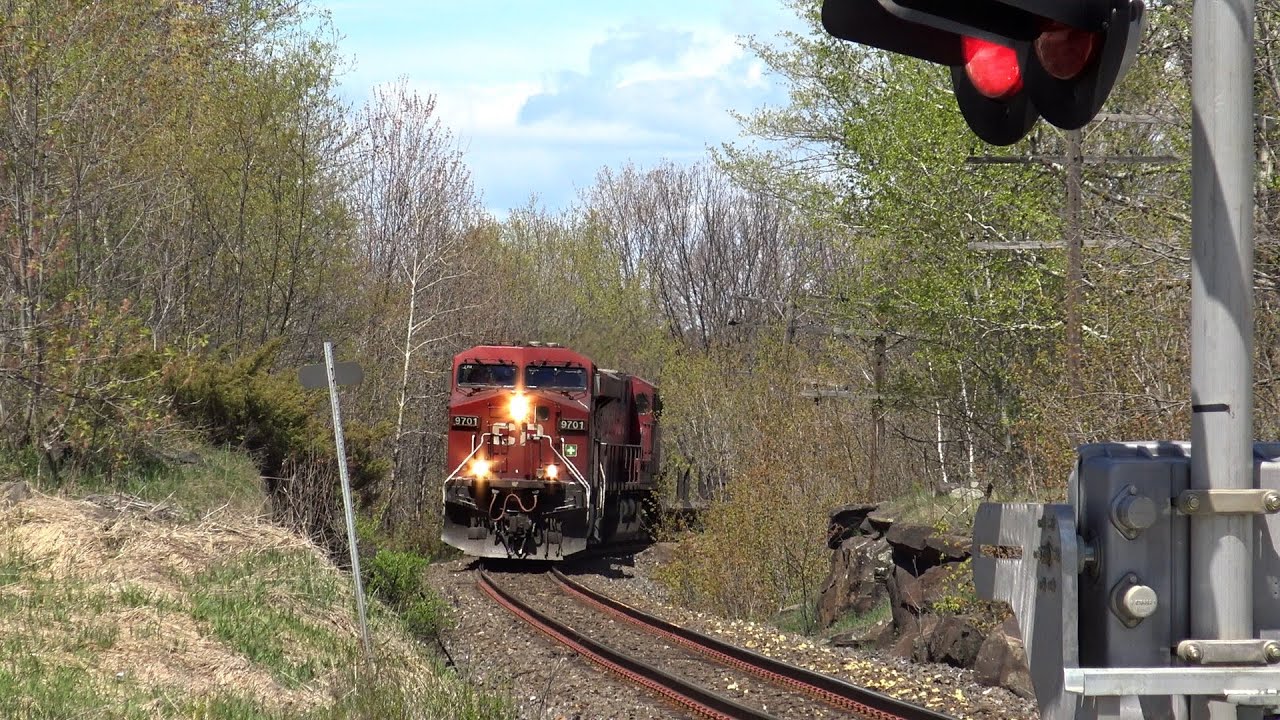 CP 9701 at Parry Sound (17MAY2016)