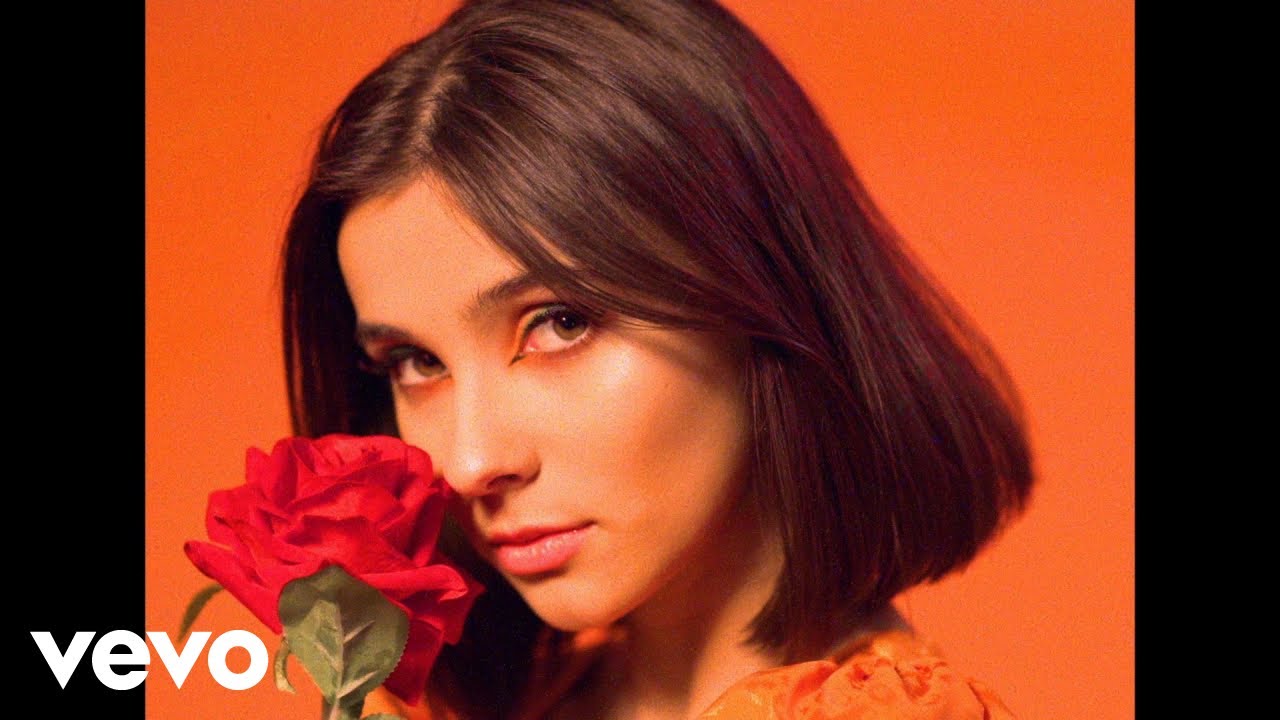 Carla Fernandes - Casual (Official Video)