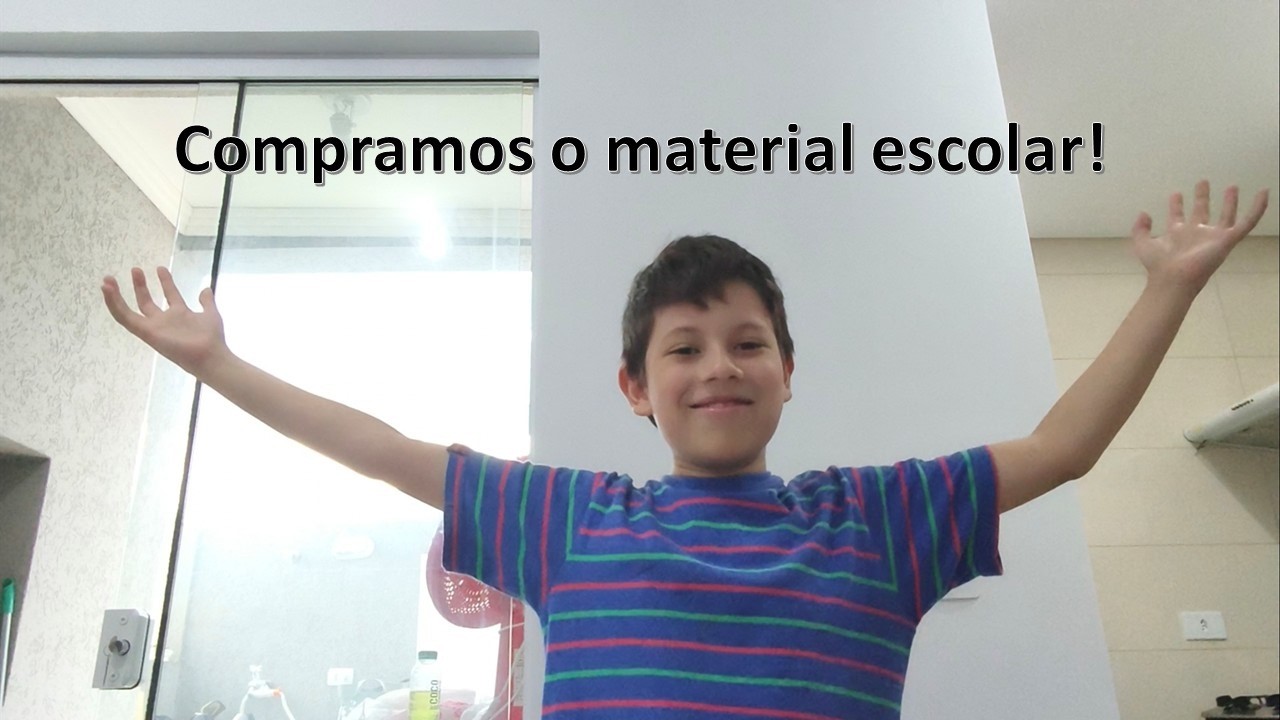 Compramos o material escolar do Théozinho!