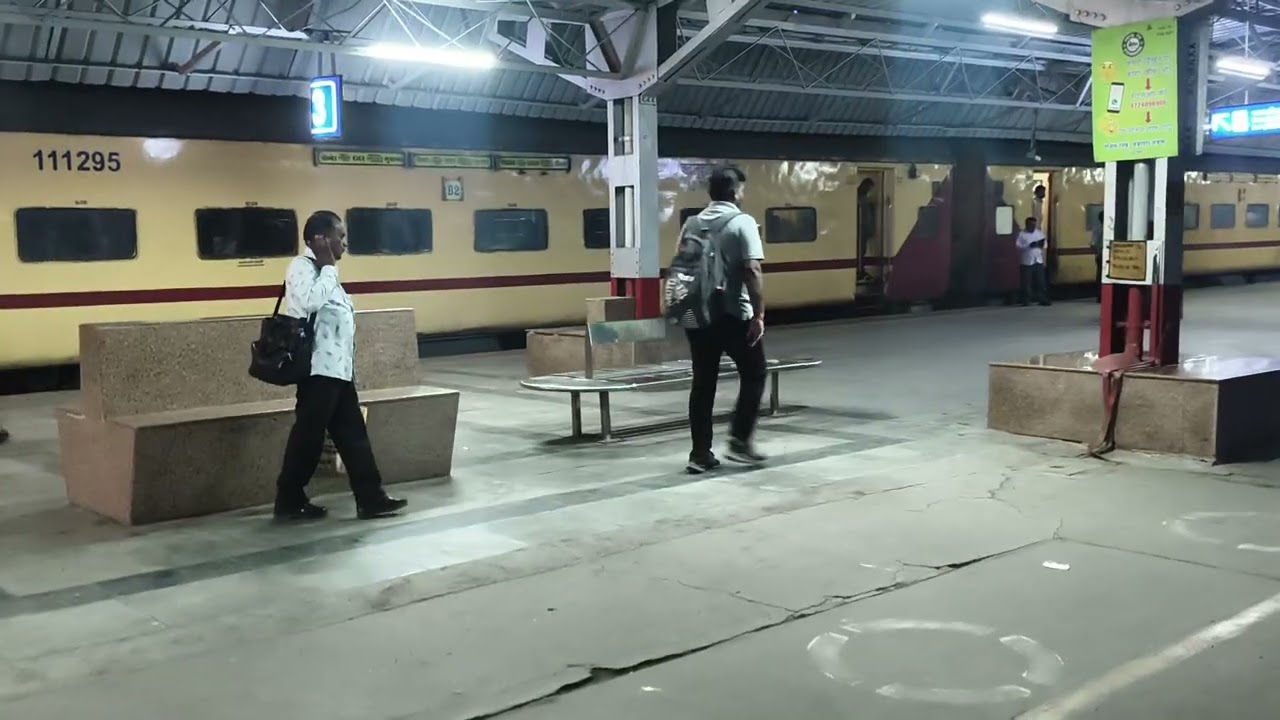 Karnavati Express Overtaking Saurashtra Express at Anand Junction 