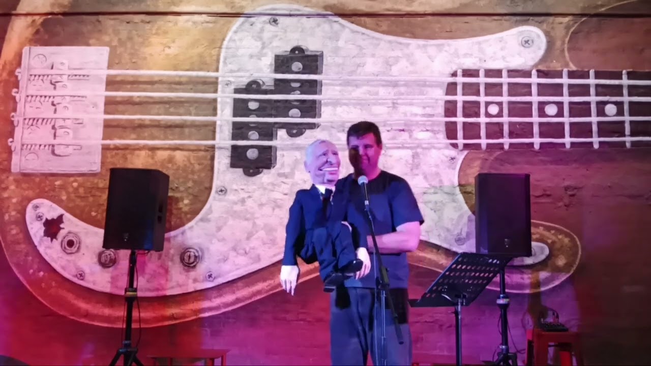 Вэнс Дайкс и Джон Мичем в баре Jensen's Corner в Уинтер-Хейвене (3 марта 2026 г.)