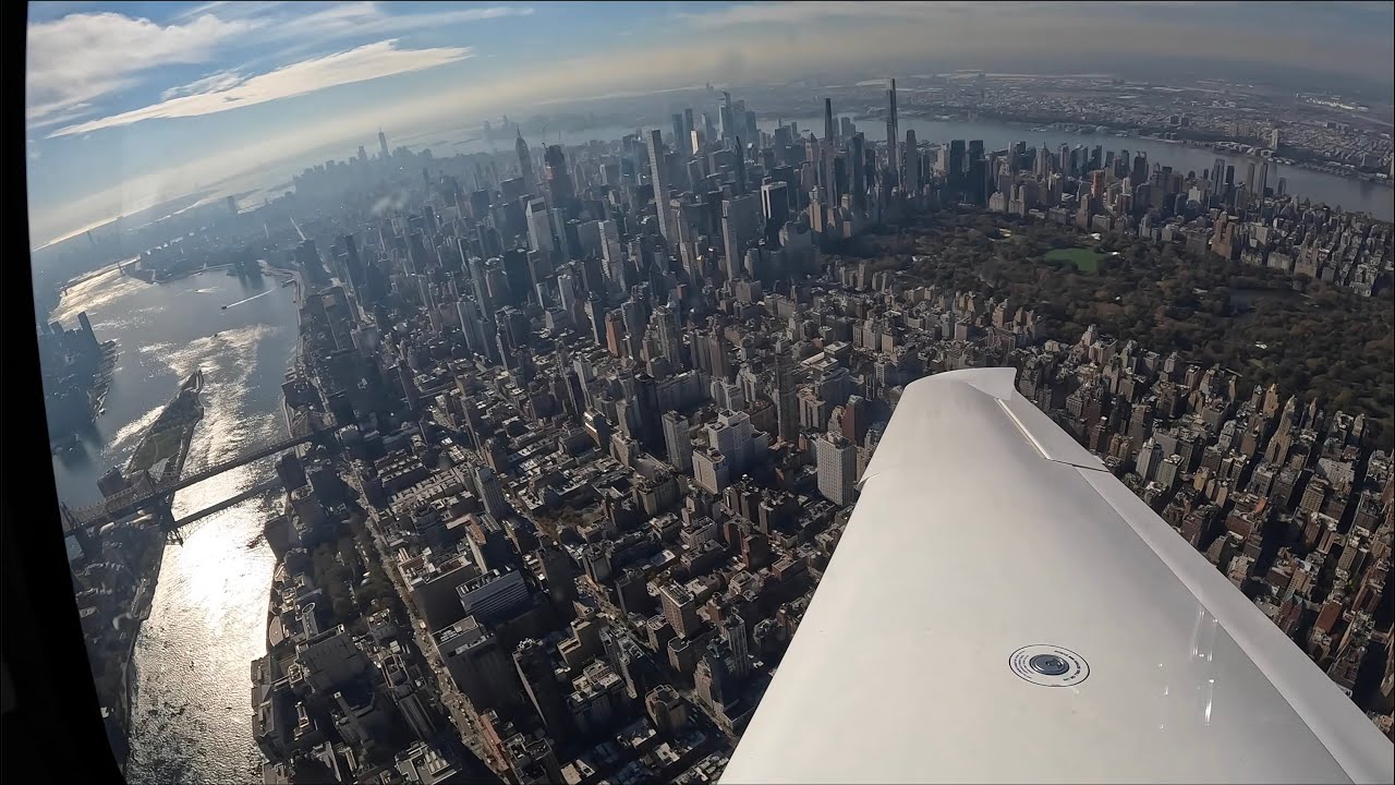 Flying over New York  in a Cirrus (Hudson corridor with ATC audio)