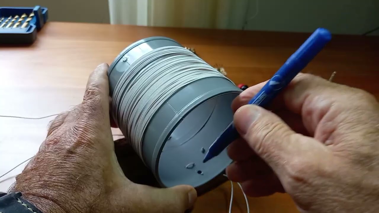 Build a simple and good Crystal Radio. Haz una radio de galena buena y fácil.