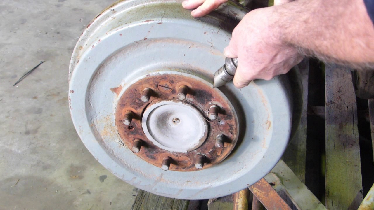Ferguson TEA20, 35, 135, 148 etc Brake Drum Screw Removal