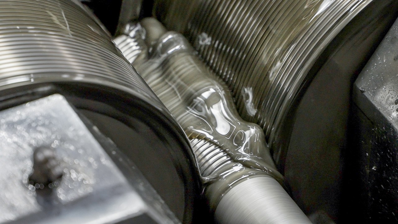 Удовлетворительный процесс изготовления кованых болтов и крепежных изделий.