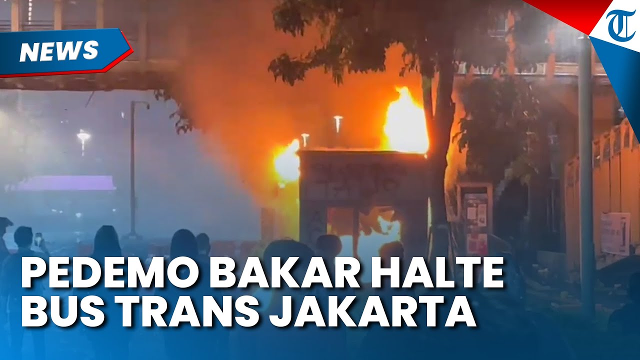 MENGGANAS, Pedemo Bakar Halte Bus Trans Jakarta, Massa Teriak Cair