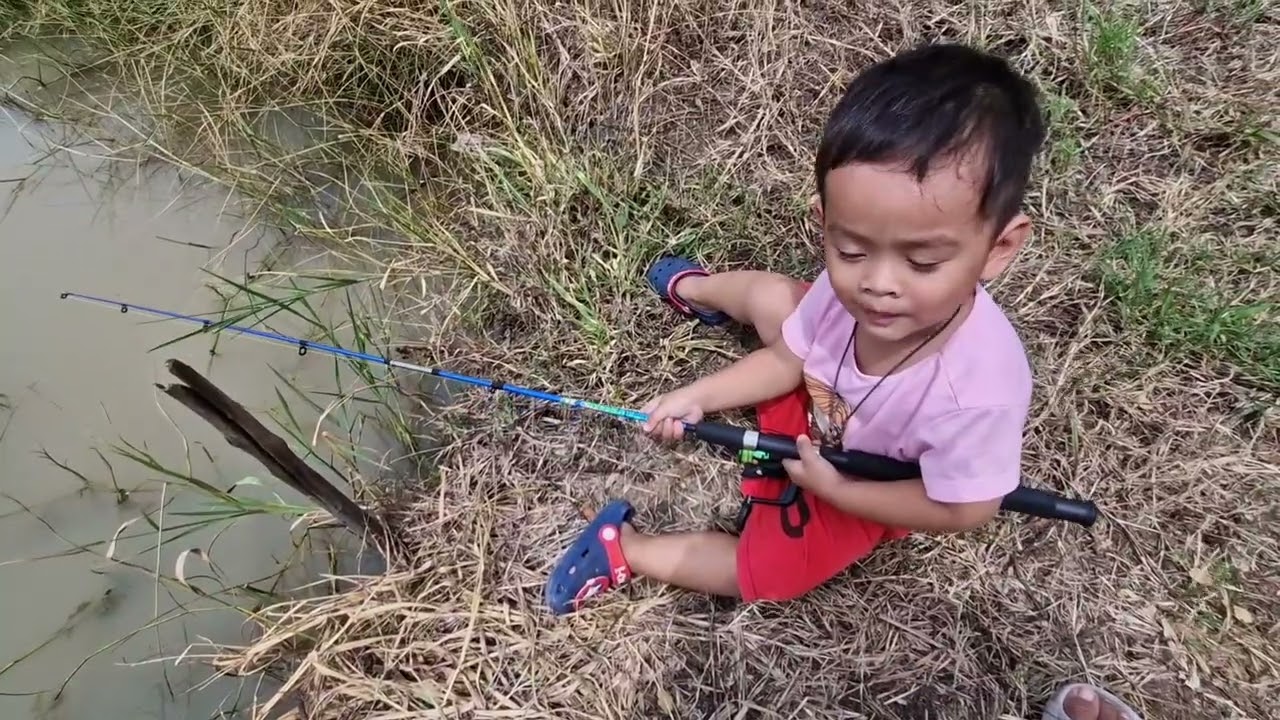 น้องอานอสตกปลา