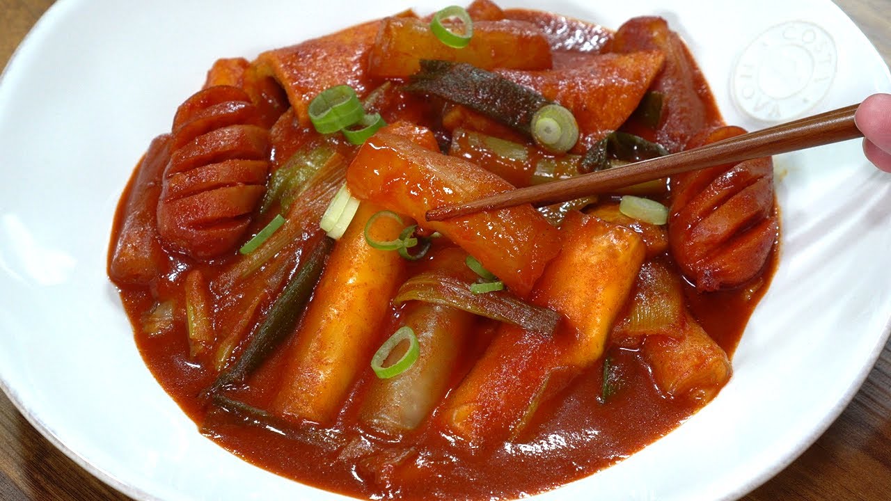 Вот как сделать рисовый пирог с рисовой бумагой (Tteokbokki)