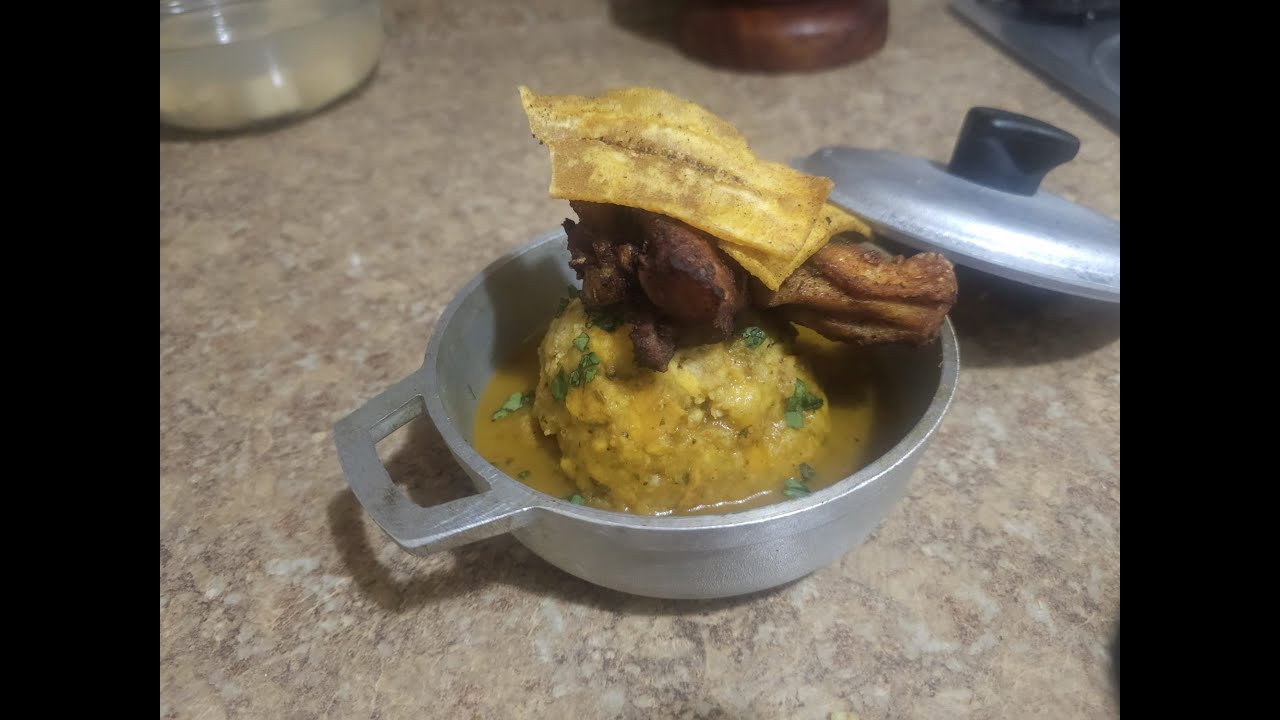 Mofongo con Chicharron de Pollo