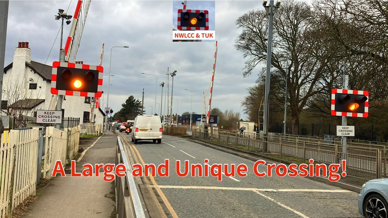 A Large and Unique Crossing! Hull (Walton Street) Level Crossing, East Riding of Yorkshire