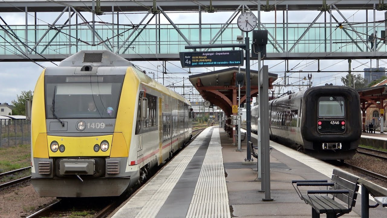 Tåg på Västkustbanan vid Halmstad Central