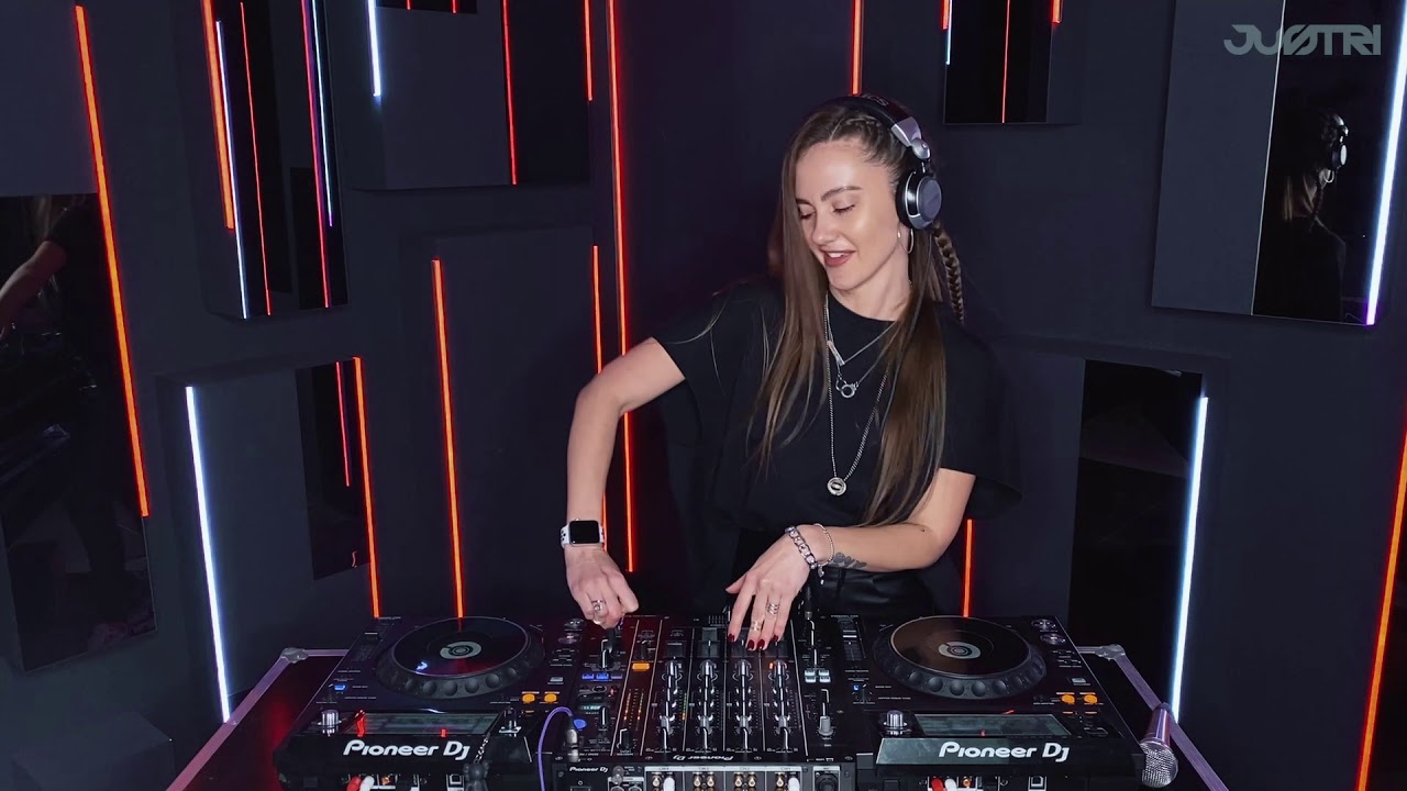 Justri - Live DJ mix from LED Family Studio