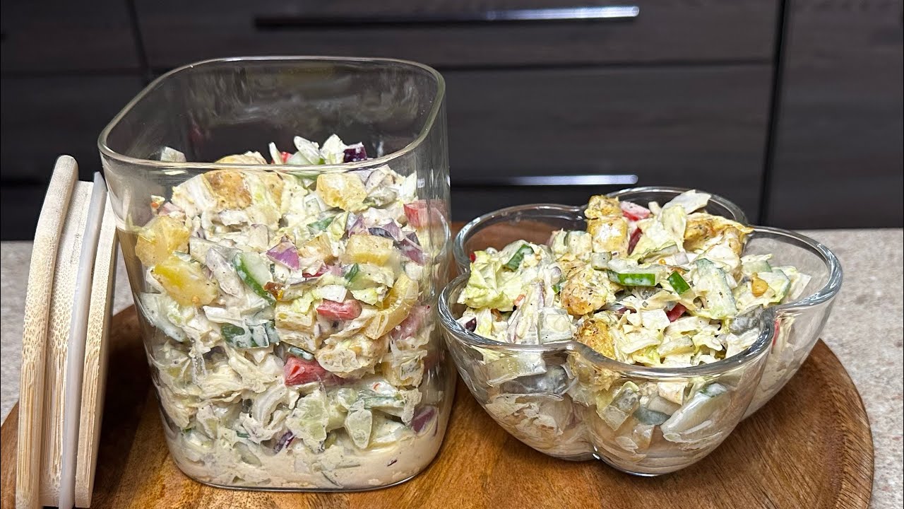 Lepsza niż sałatka gyros. Sałatka z kurczakiem w tej wersji smakuje obłędnie ! Poezja smaku