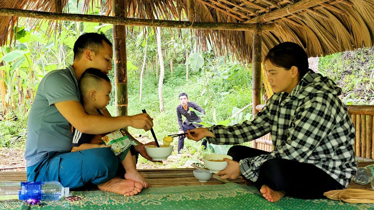 Ex-husband discovers single mother's whereabouts. Kind policeman builds new life with Ha