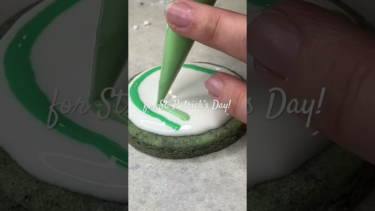 Easy St. Patrick&rsquo;s Day decorated sugar cookies!