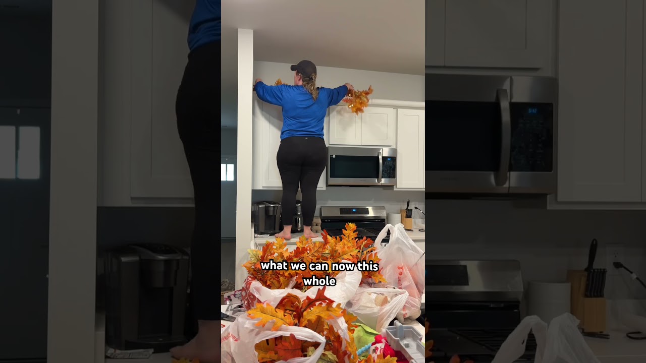 Fall kitchen d&eacute;cor 🍂 Cabinet decorating ideas for a cozy autumn home ✨ #falldecor #cozyhome