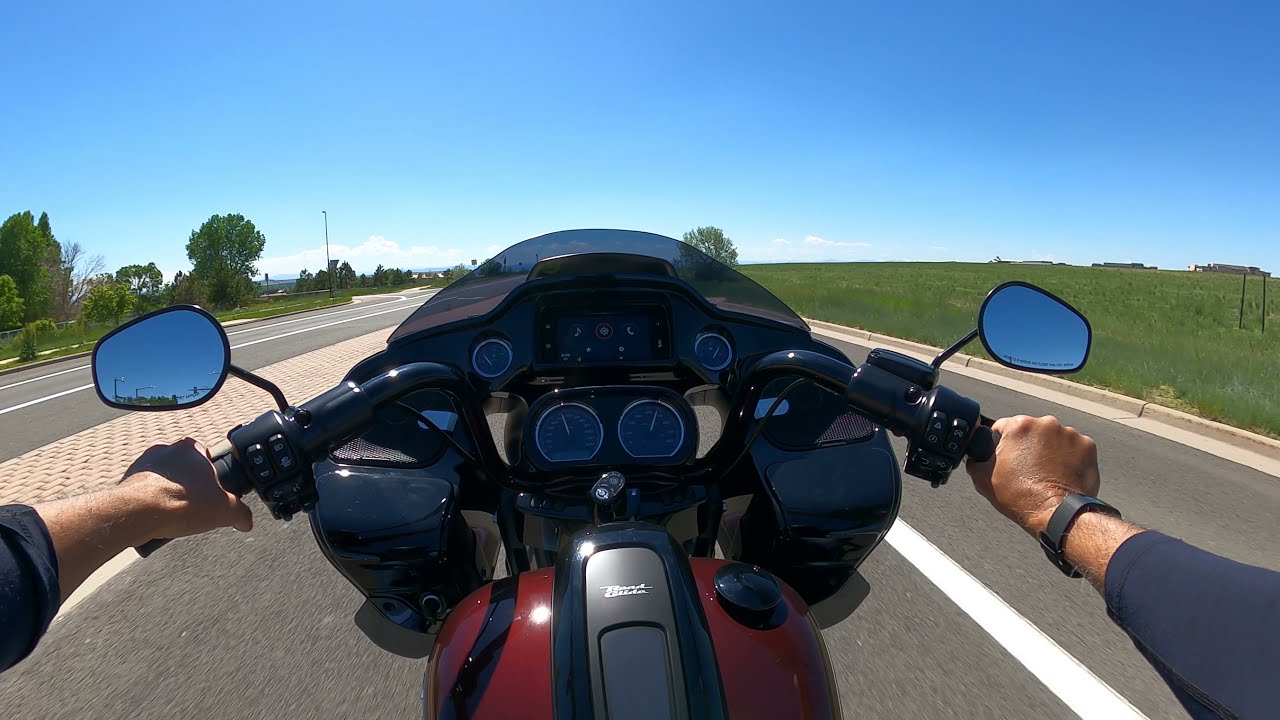 2021 Harley-Davidson&reg; FLTRXS - Road Glide&reg; Special vs Riding a 2019  FLTRXSE - CVO&trade; Road Glide&reg;