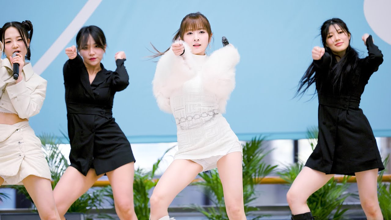 230426 미유 MiU 라임라잇 LIMELIGHT 'Blanc Noir' 4K 60P 직캠 @김포공항 이륙데이 버스킹 by DaftTaengk